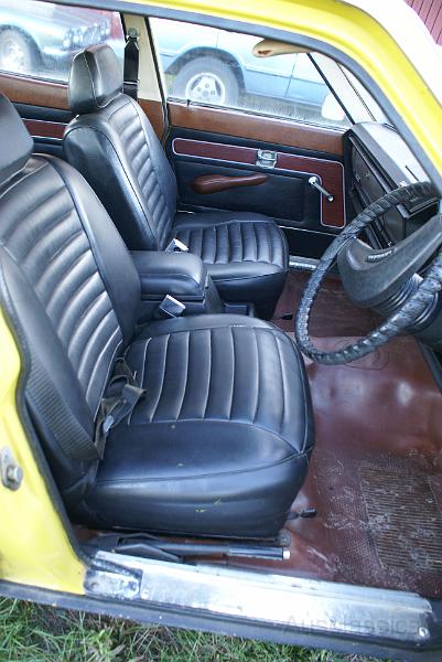 P76 Set of Black Seats 02.JPG - SONY DSC